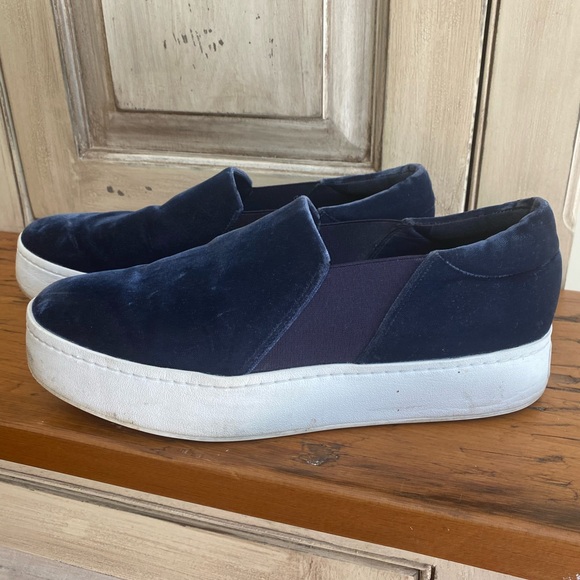 VINCE navy velvet shoes sz 10 - Picture 1 of 3